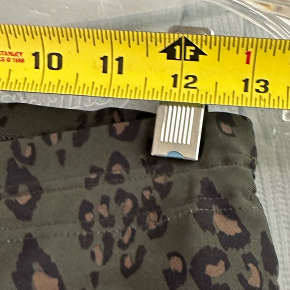 The Upside Green Leopard Print Cropped Leggings Tights size 10 Medium - Picture 13 of 16